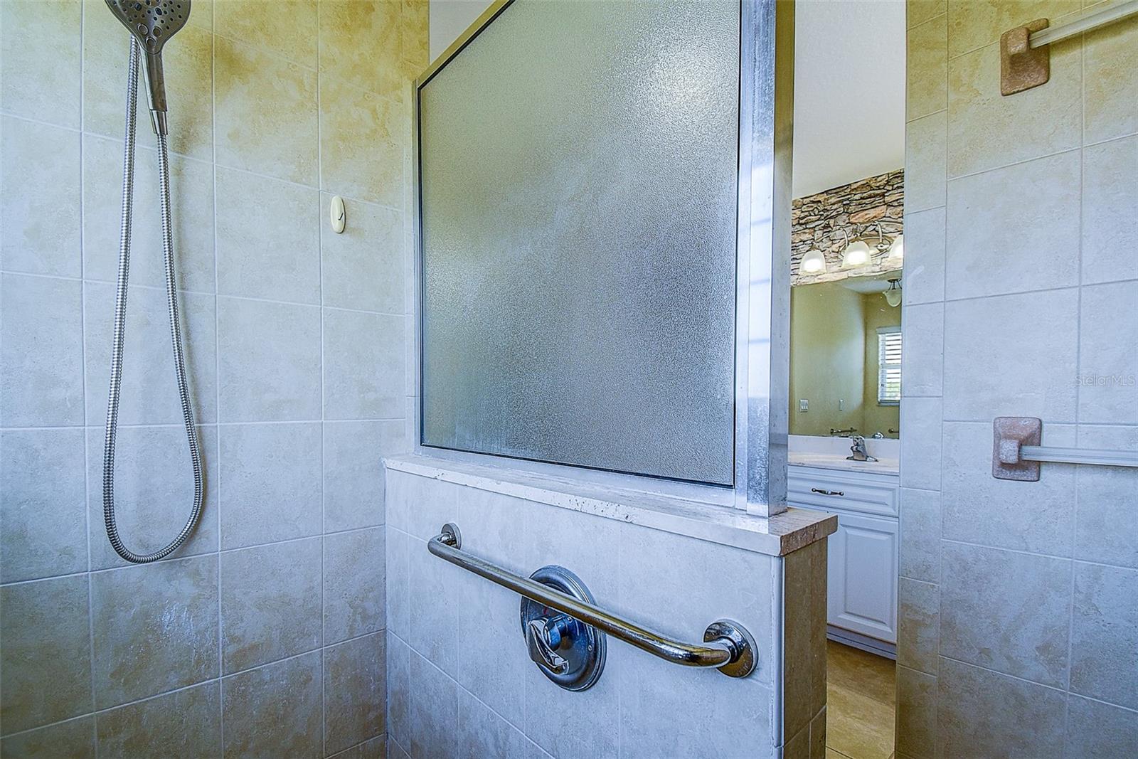 Image 18 of 41 For 3380 Poinsettia Drive
