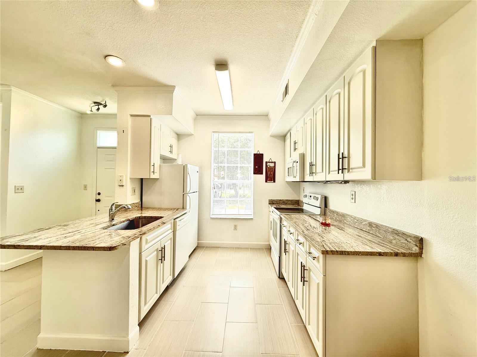 Image 4 of 19 For 9650 Lake Chase Island Way 9650