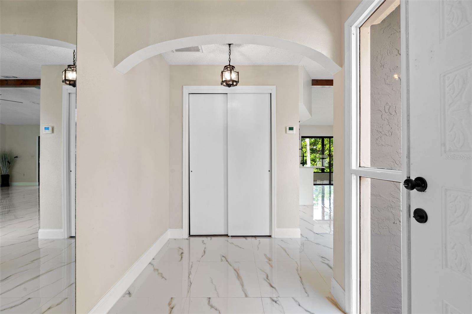 Image 10 of 63 For 2443 Glenridge Drive