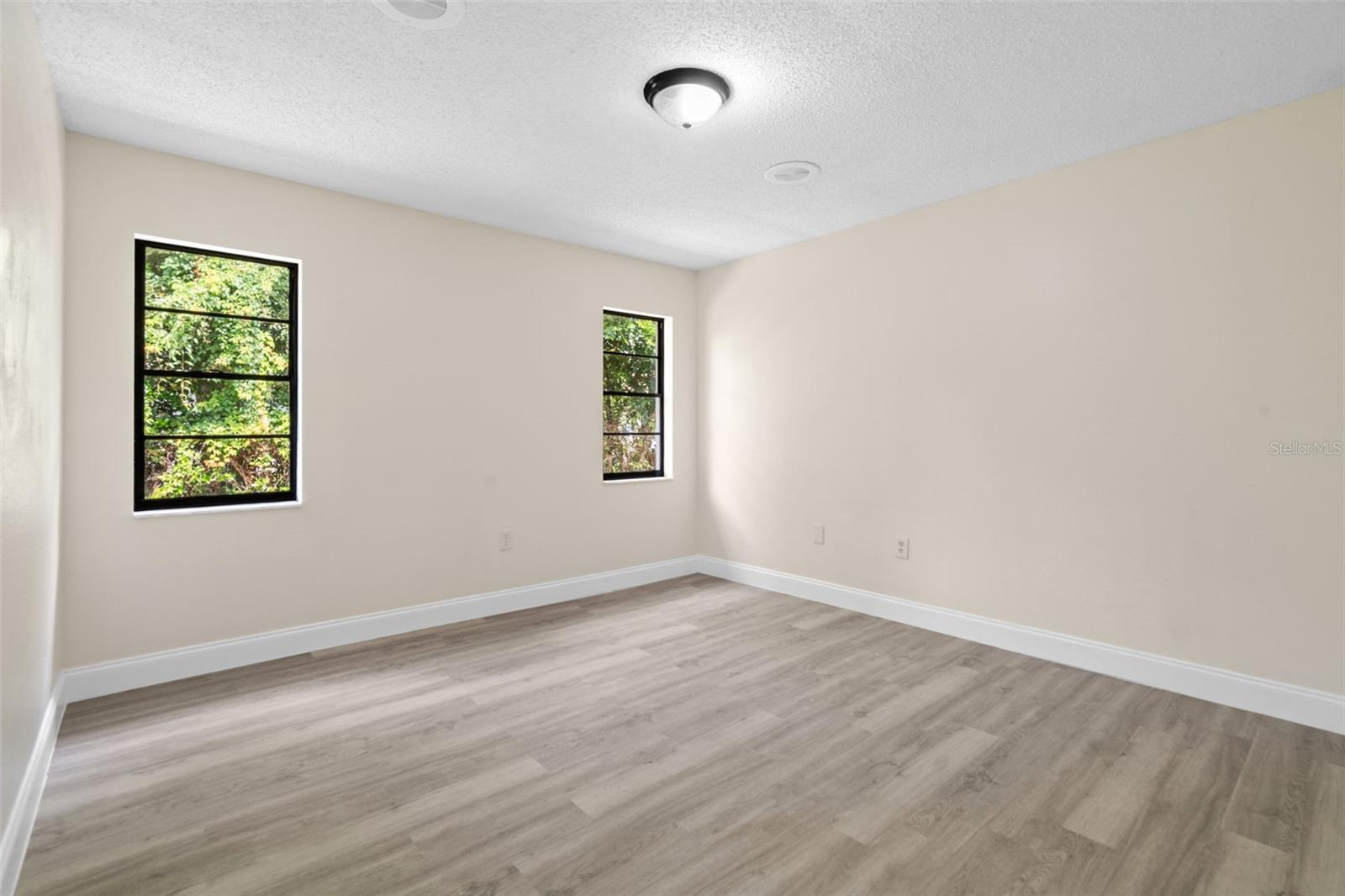 Image 35 of 63 For 2443 Glenridge Drive