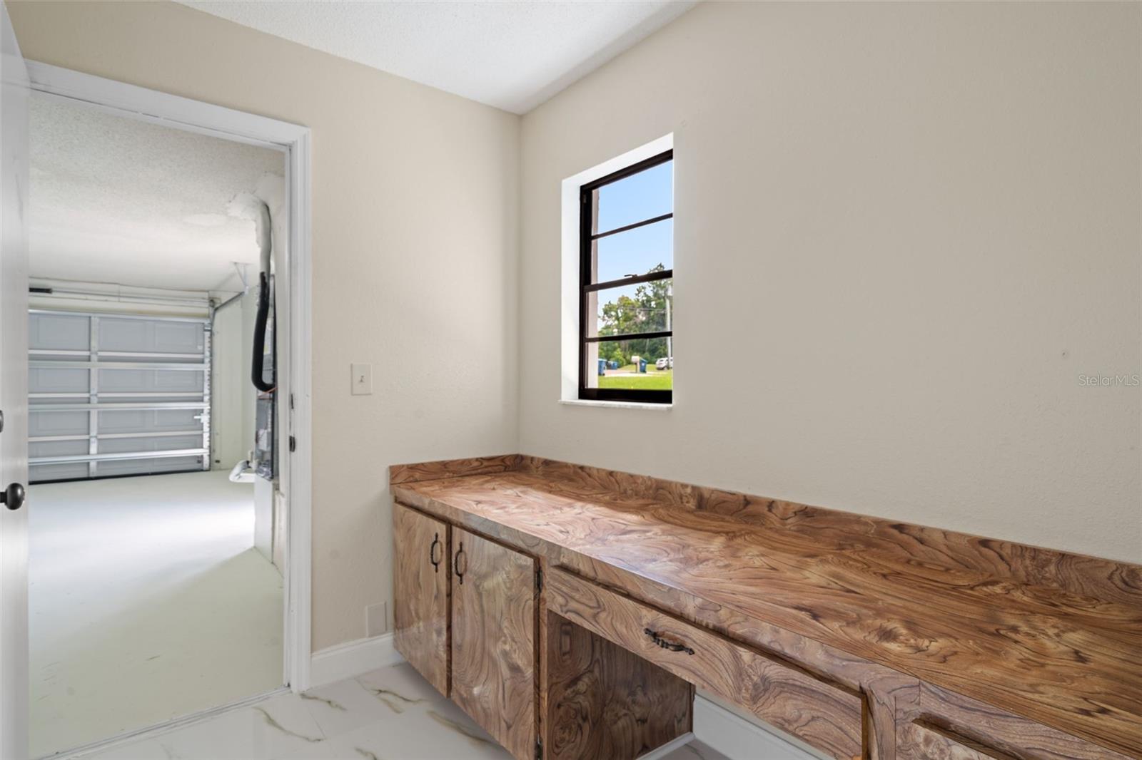 Image 39 of 63 For 2443 Glenridge Drive