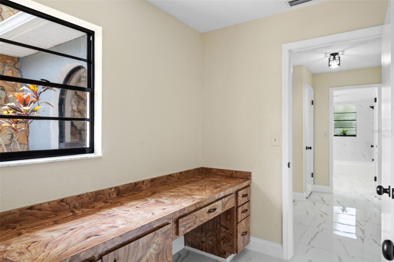 Image 40 of 63 For 2443 Glenridge Drive
