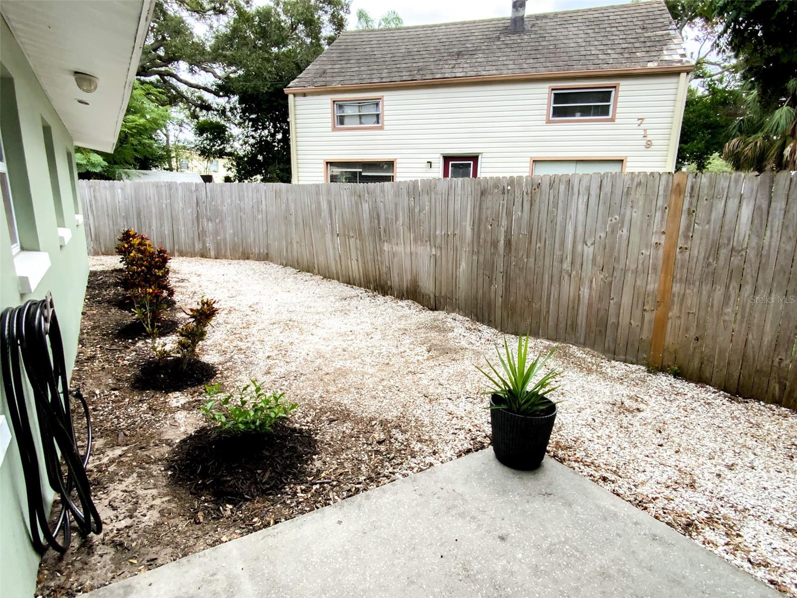 Image 22 of 24 For 717 Bay Street