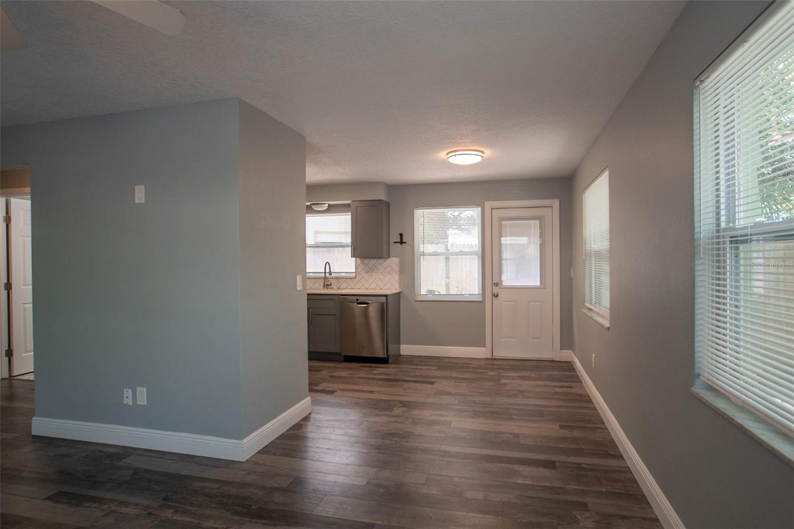 Image 8 of 20 For 717 Bay Street
