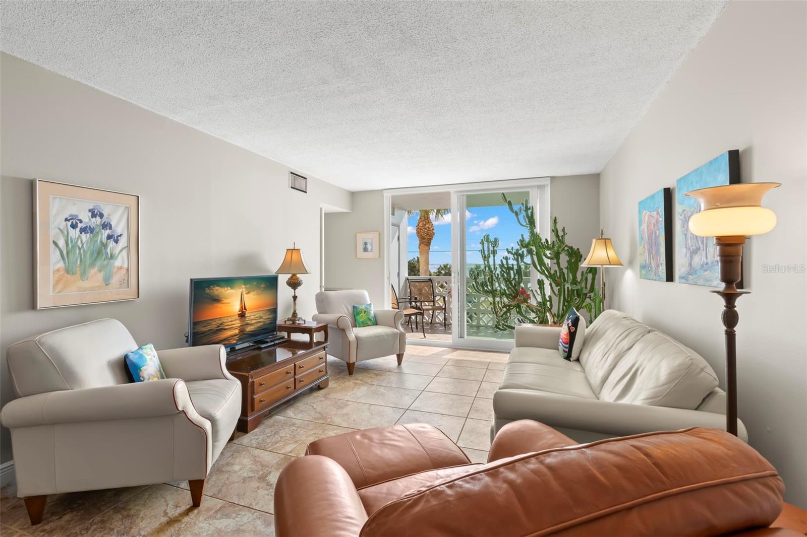 Image 10 of 55 For 7 Elgin Place 208
