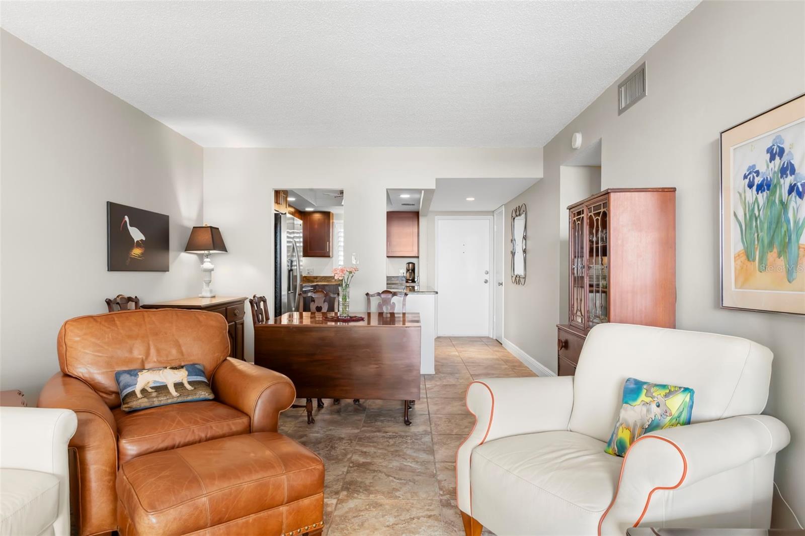 Image 15 of 55 For 7 Elgin Place 208