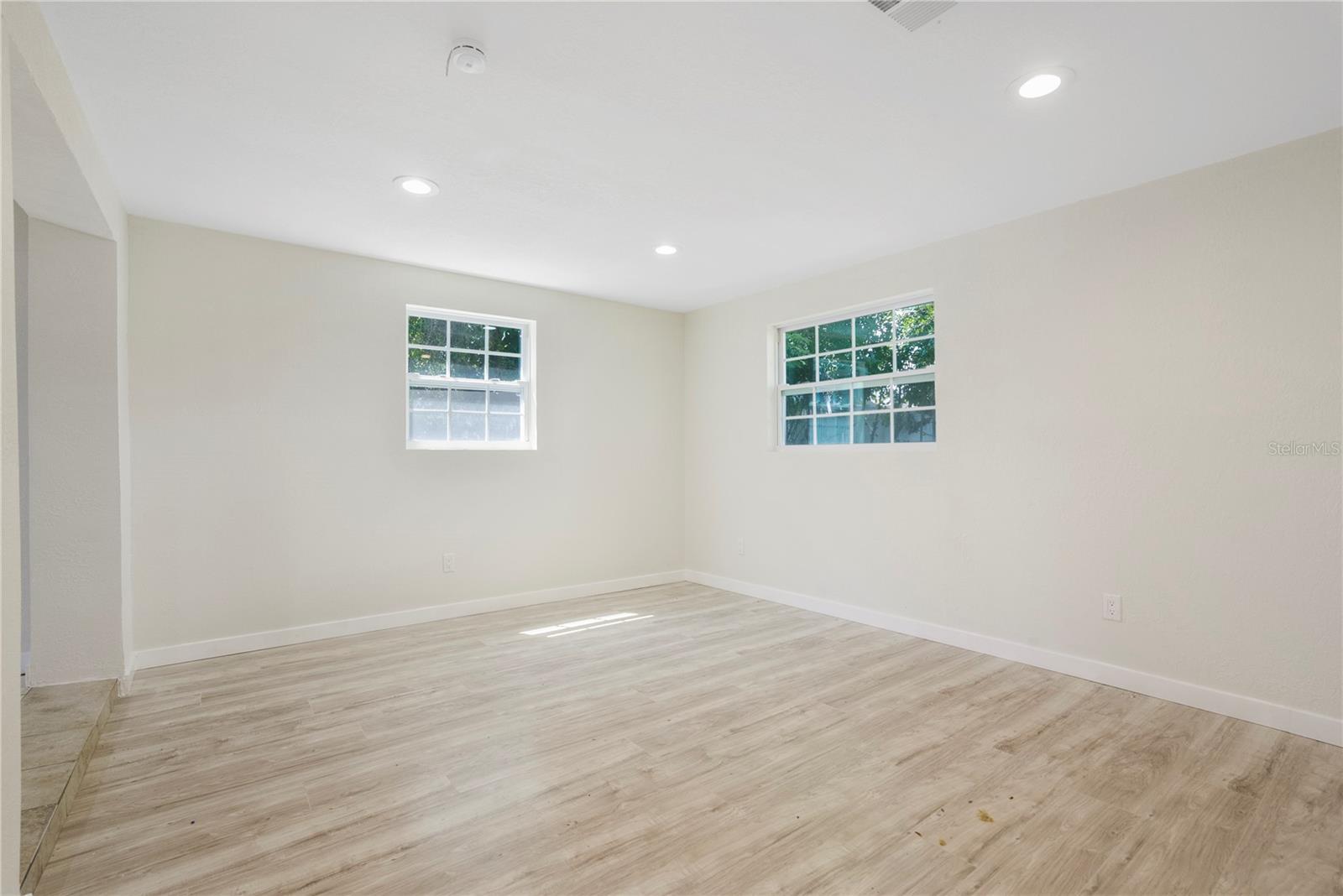 Image 14 of 22 For 6817 Larmon Street