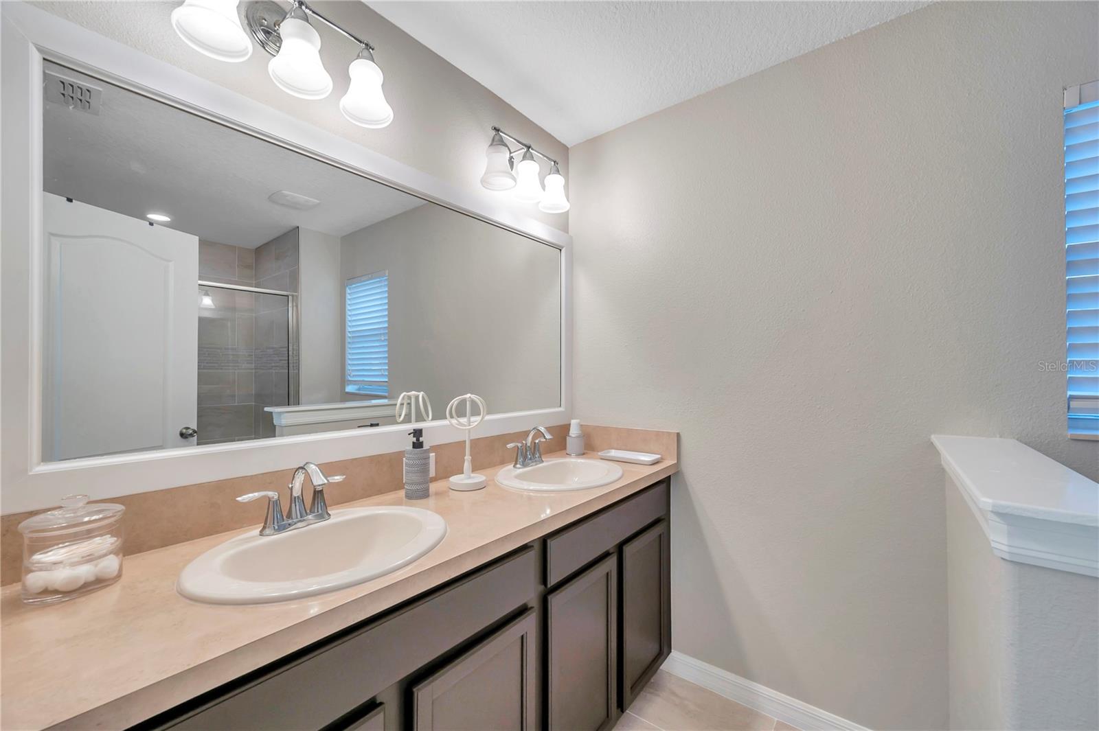 Image 22 of 38 For 12025 Greengate Drive