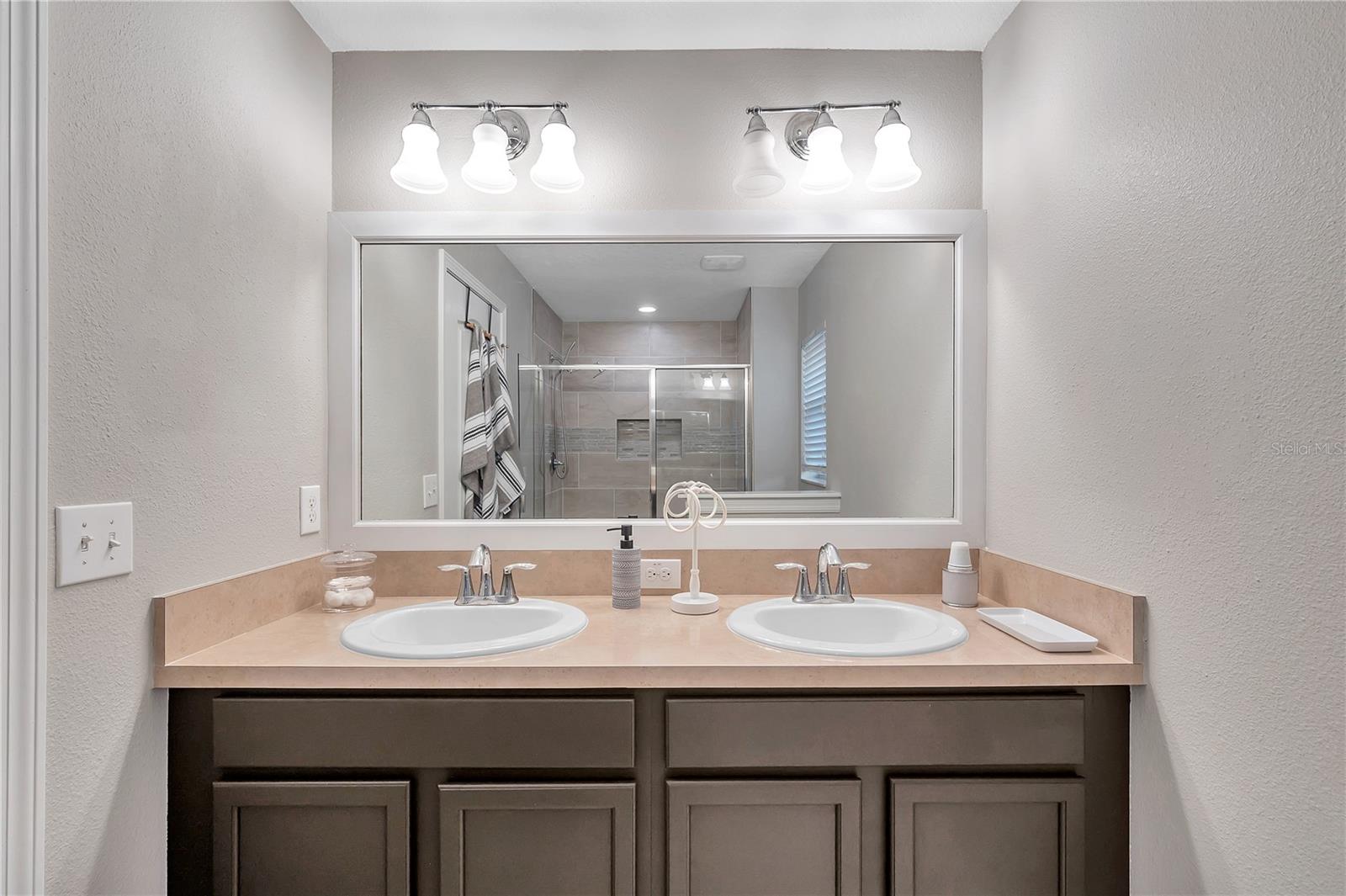 Image 24 of 38 For 12025 Greengate Drive
