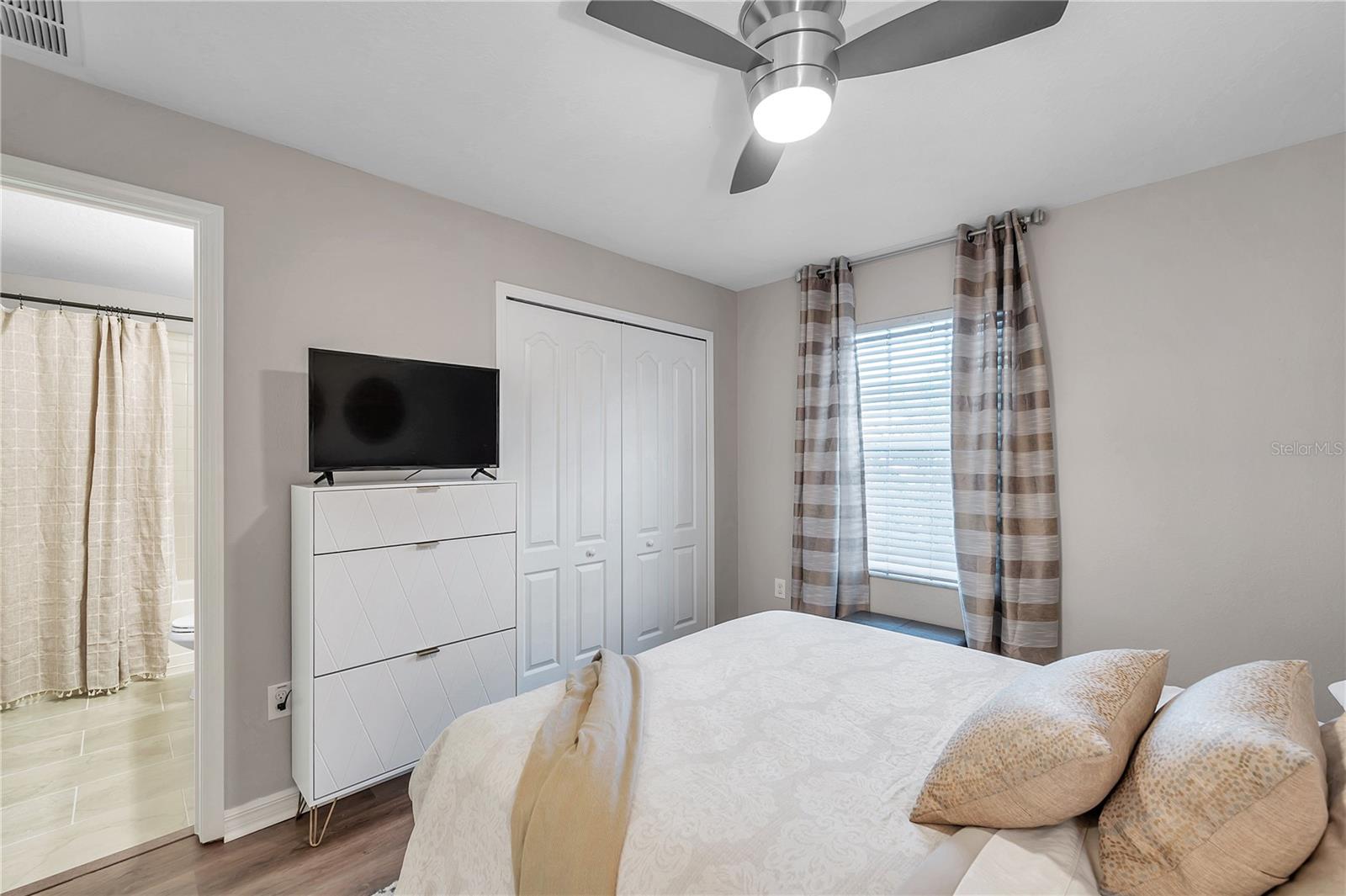 Image 32 of 38 For 12025 Greengate Drive