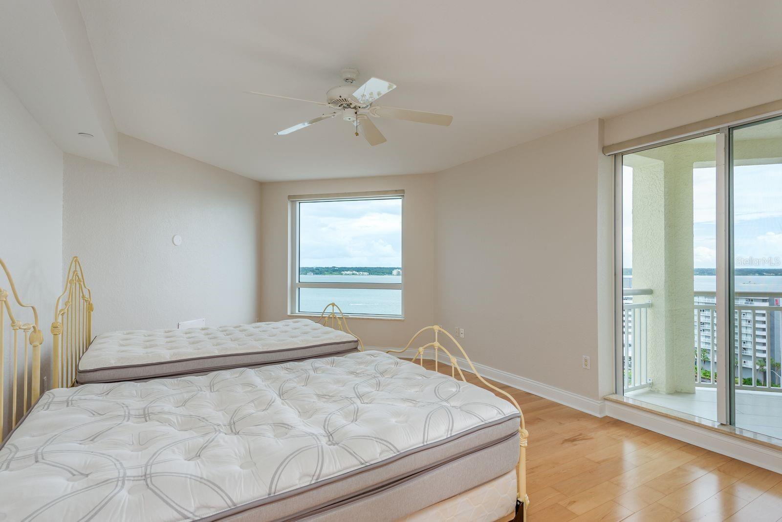 Image 17 of 48 For 1170 Gulf Boulevard N 1506