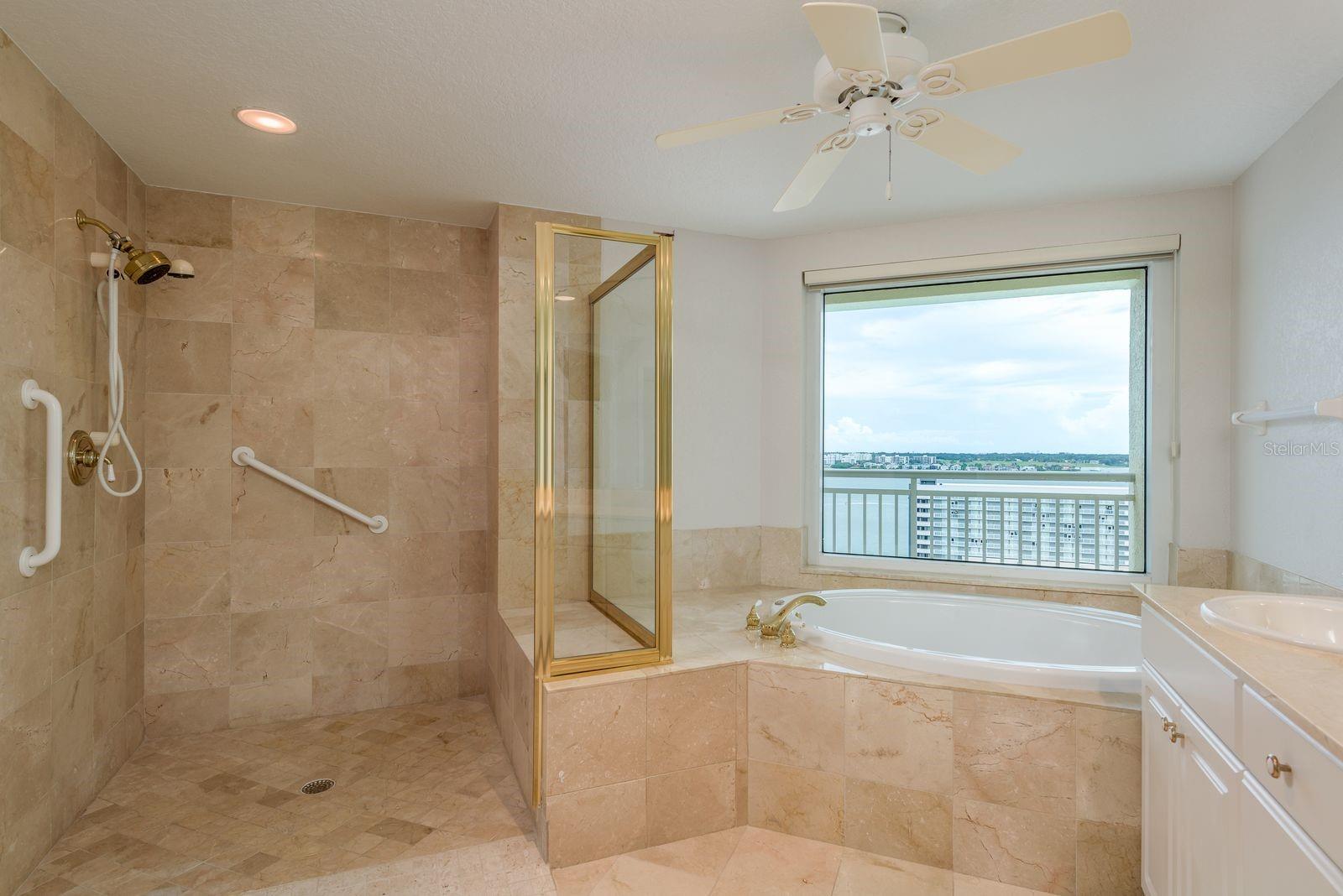 Image 19 of 48 For 1170 Gulf Boulevard N 1506