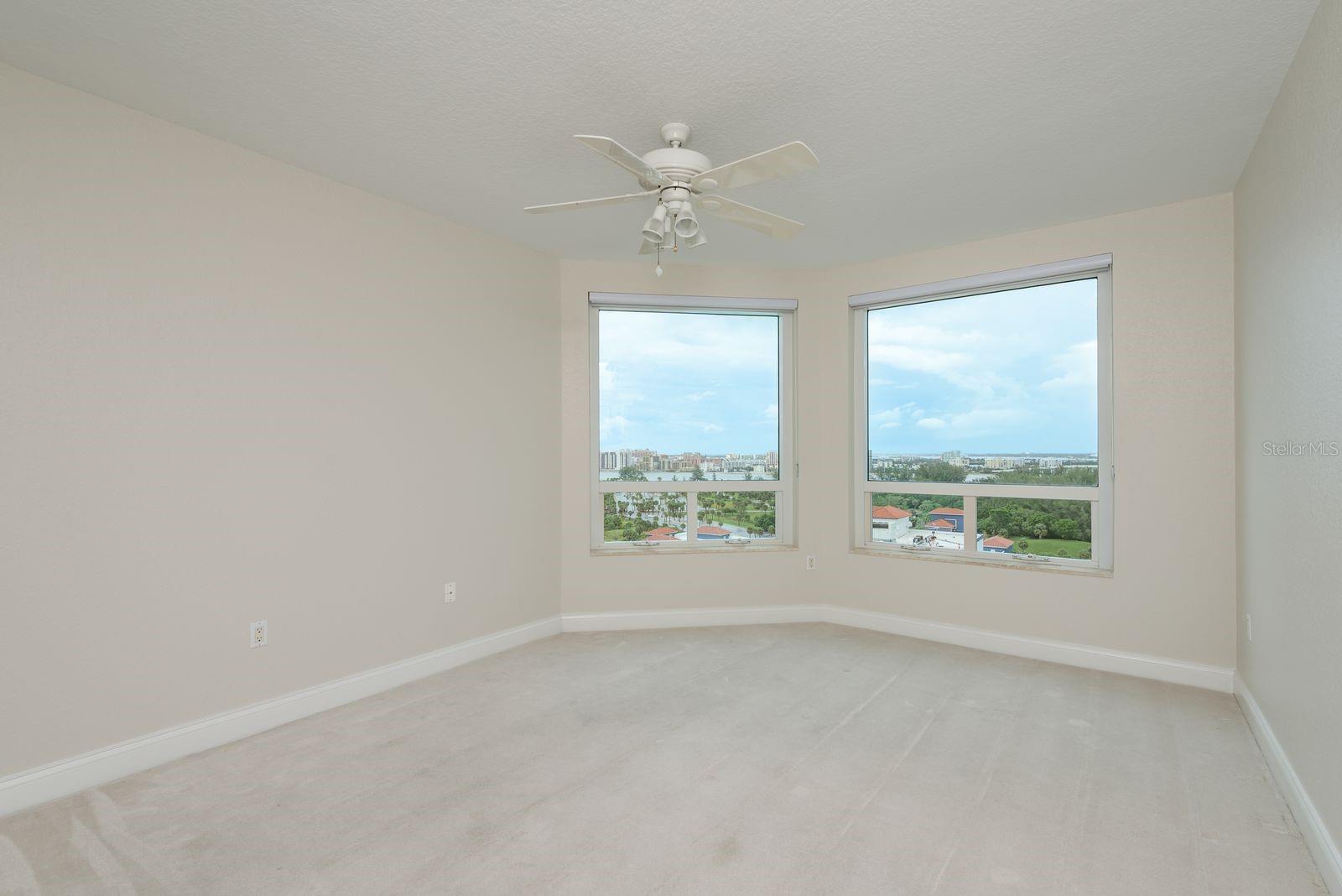 Image 23 of 48 For 1170 Gulf Boulevard N 1506