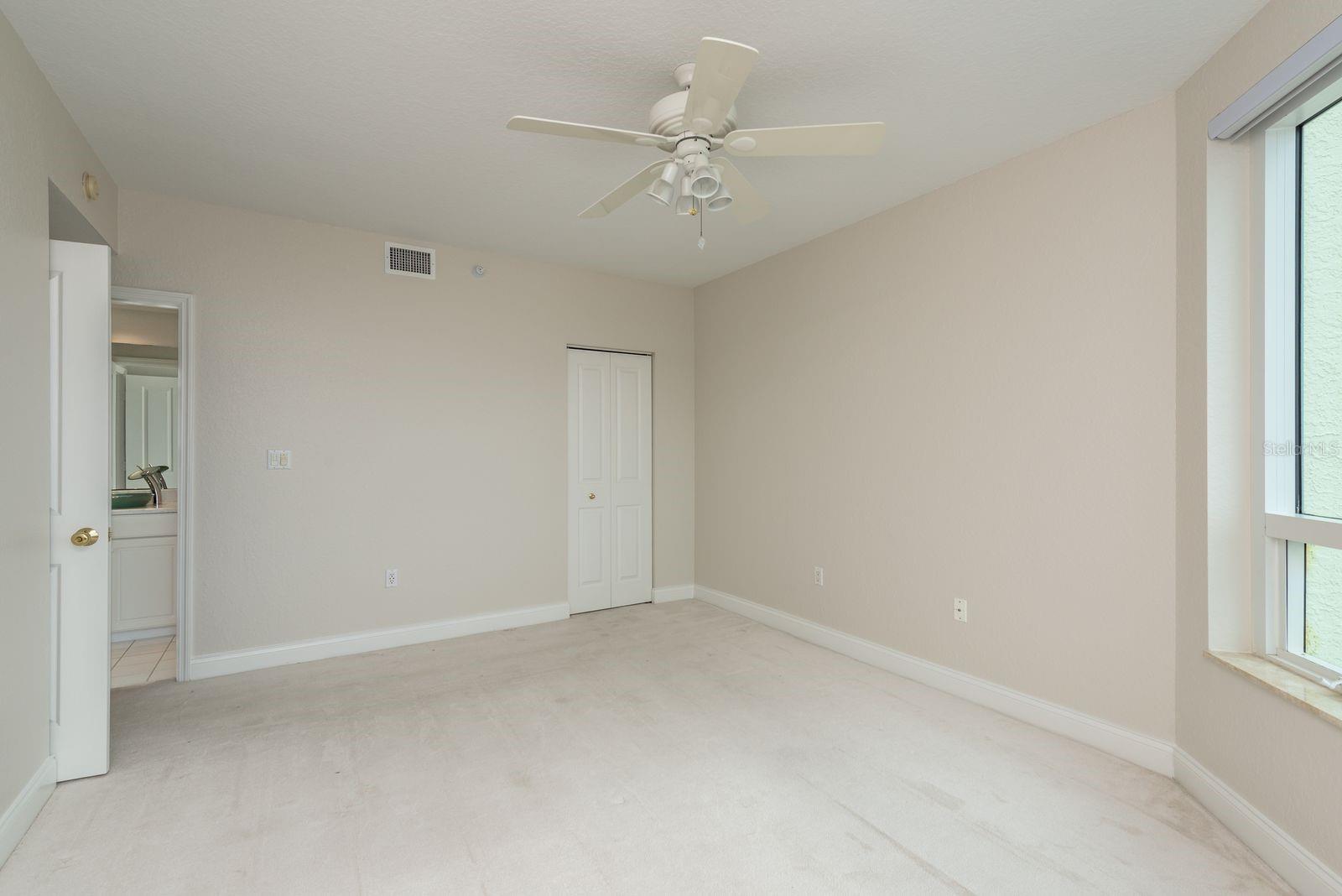 Image 25 of 48 For 1170 Gulf Boulevard N 1506