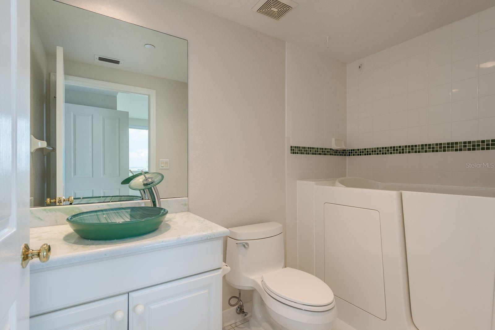 Image 26 of 48 For 1170 Gulf Boulevard N 1506