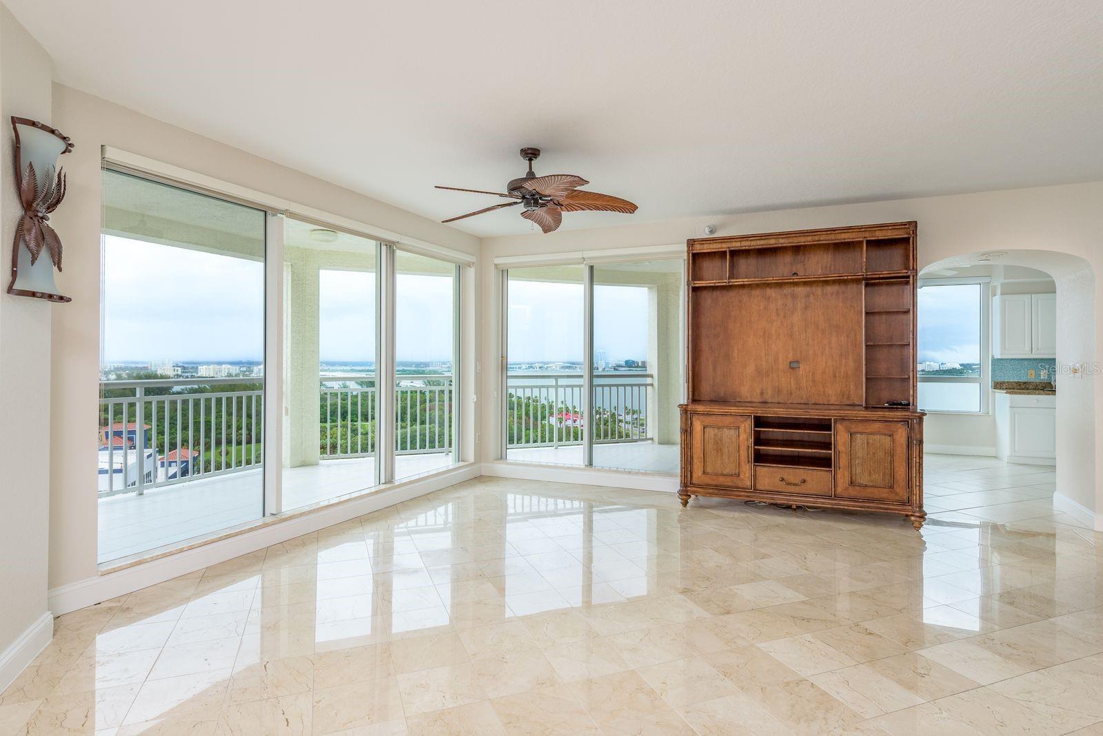 Image 7 of 48 For 1170 Gulf Boulevard N 1506