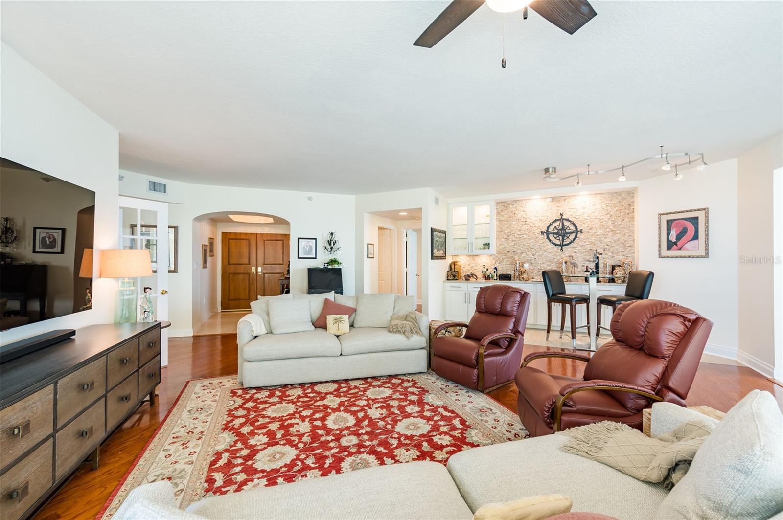 Image 11 of 56 For 1180 Gulf Boulevard 1805