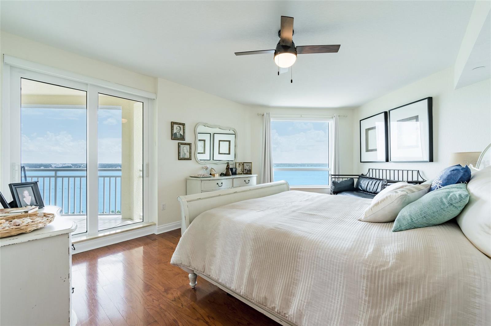 Image 22 of 56 For 1180 Gulf Boulevard 1805