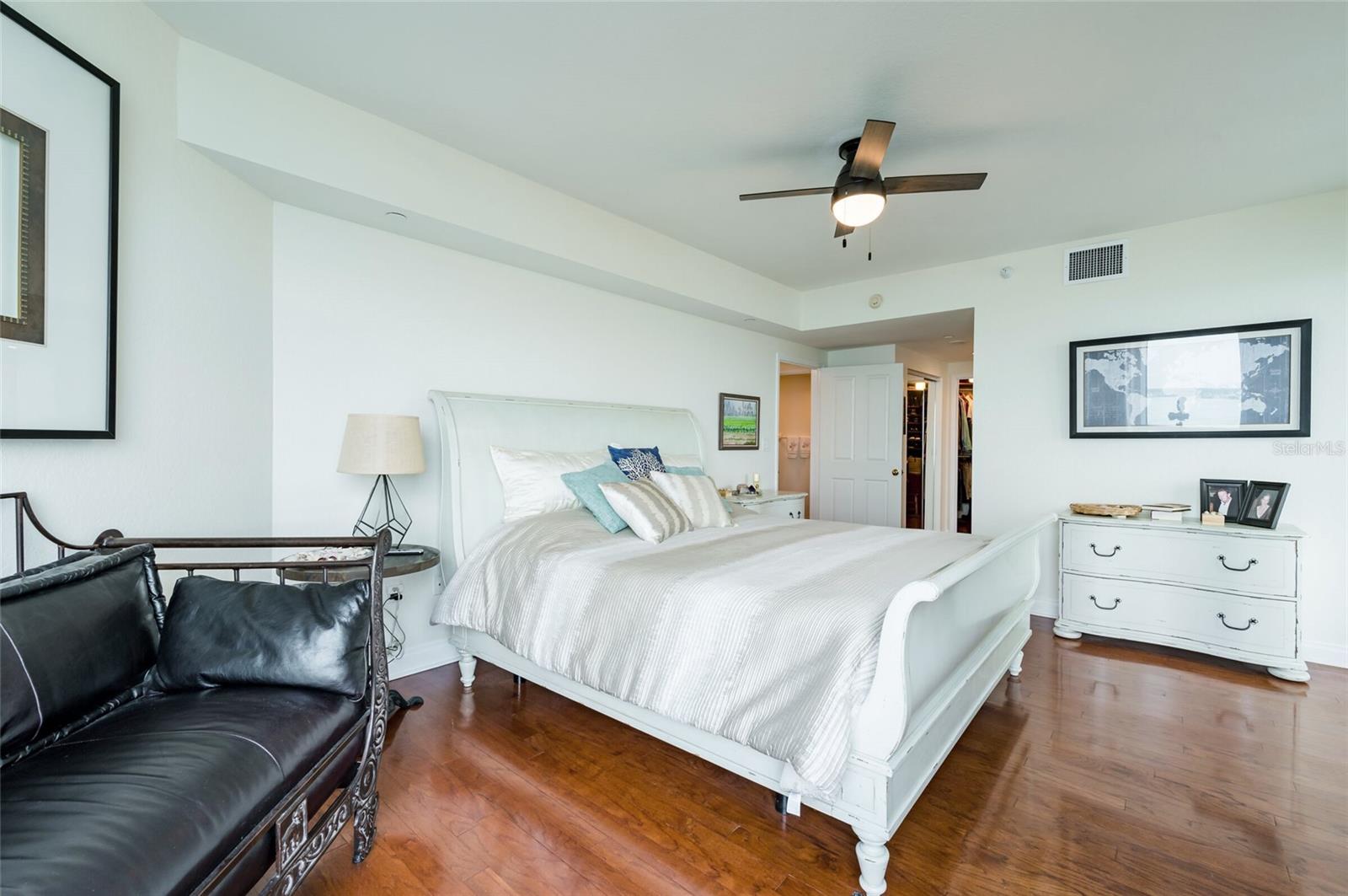 Image 24 of 56 For 1180 Gulf Boulevard 1805