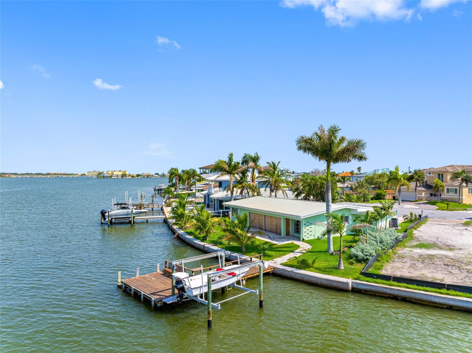 Image 11 of 14 For 493 Bath Club Boulevard N