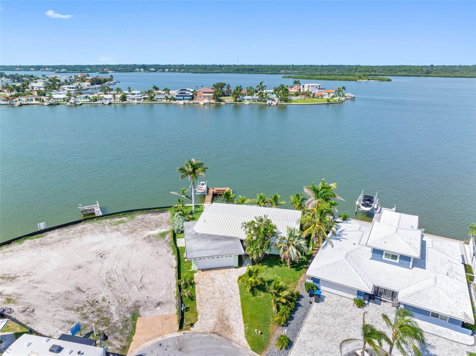 Image 5 of 14 For 493 Bath Club Boulevard N
