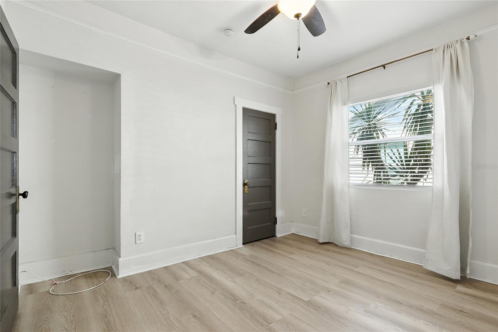 Image 18 of 25 For 3634 Burlington Avenue N