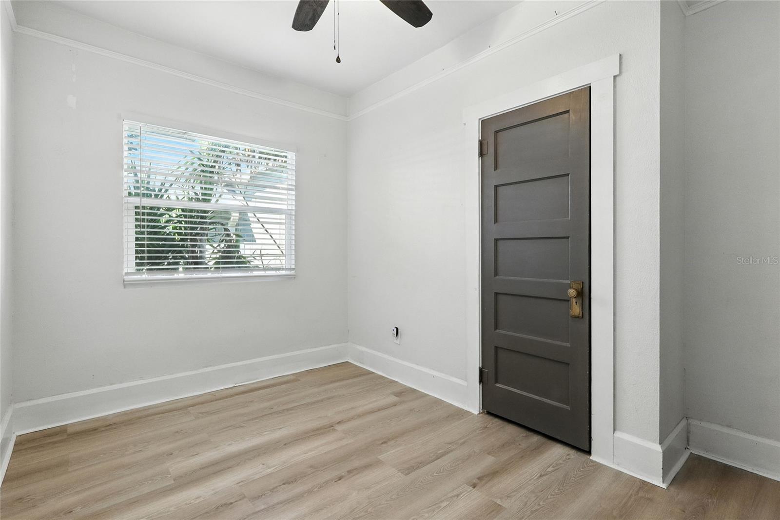 Image 19 of 25 For 3634 Burlington Avenue N