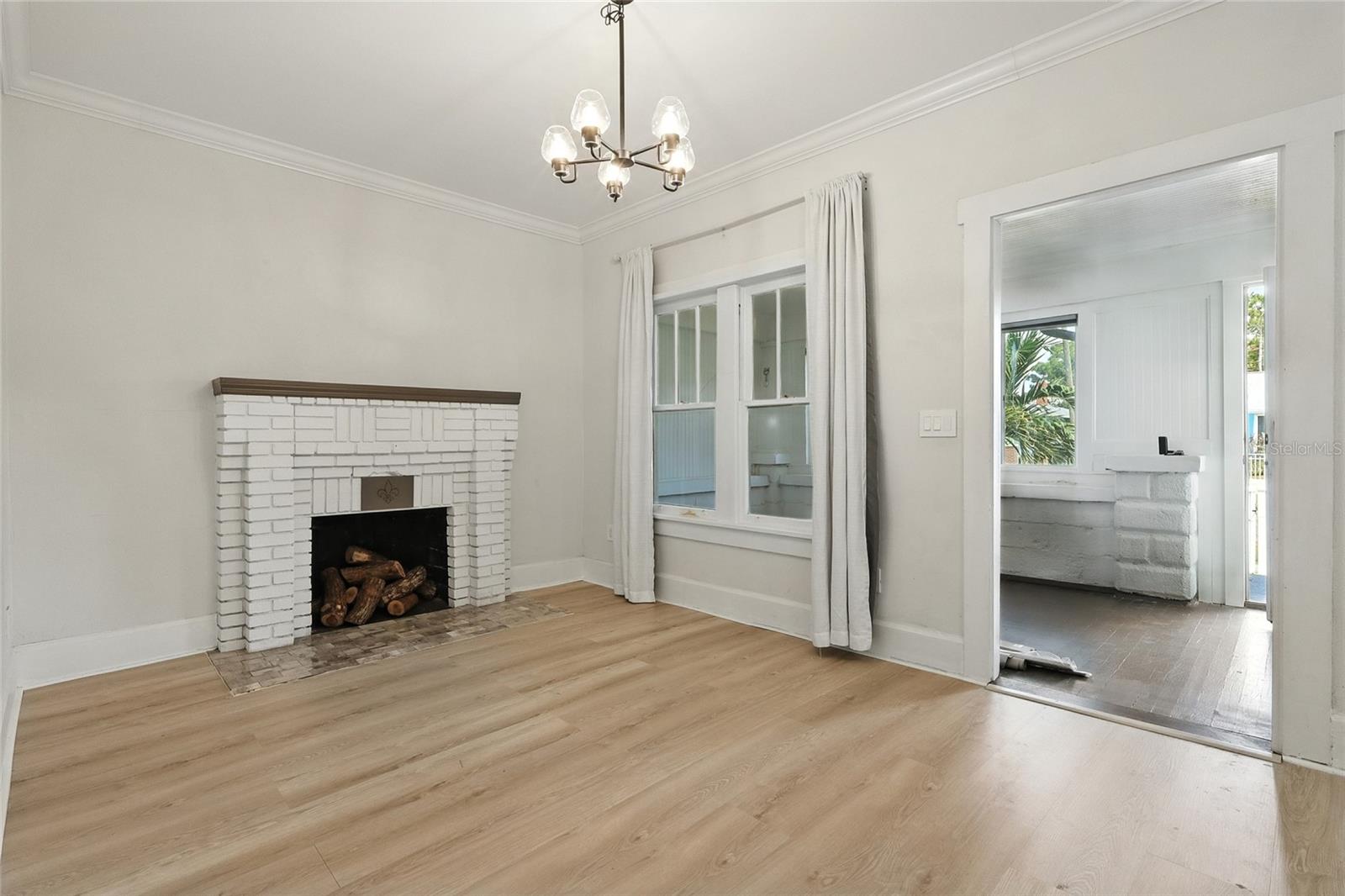 Image 6 of 25 For 3634 Burlington Avenue N