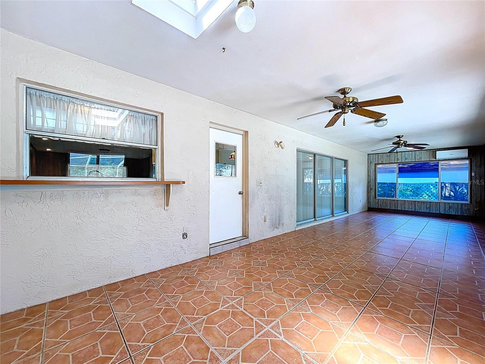 Image 7 of 31 For 422 Mahogany Drive