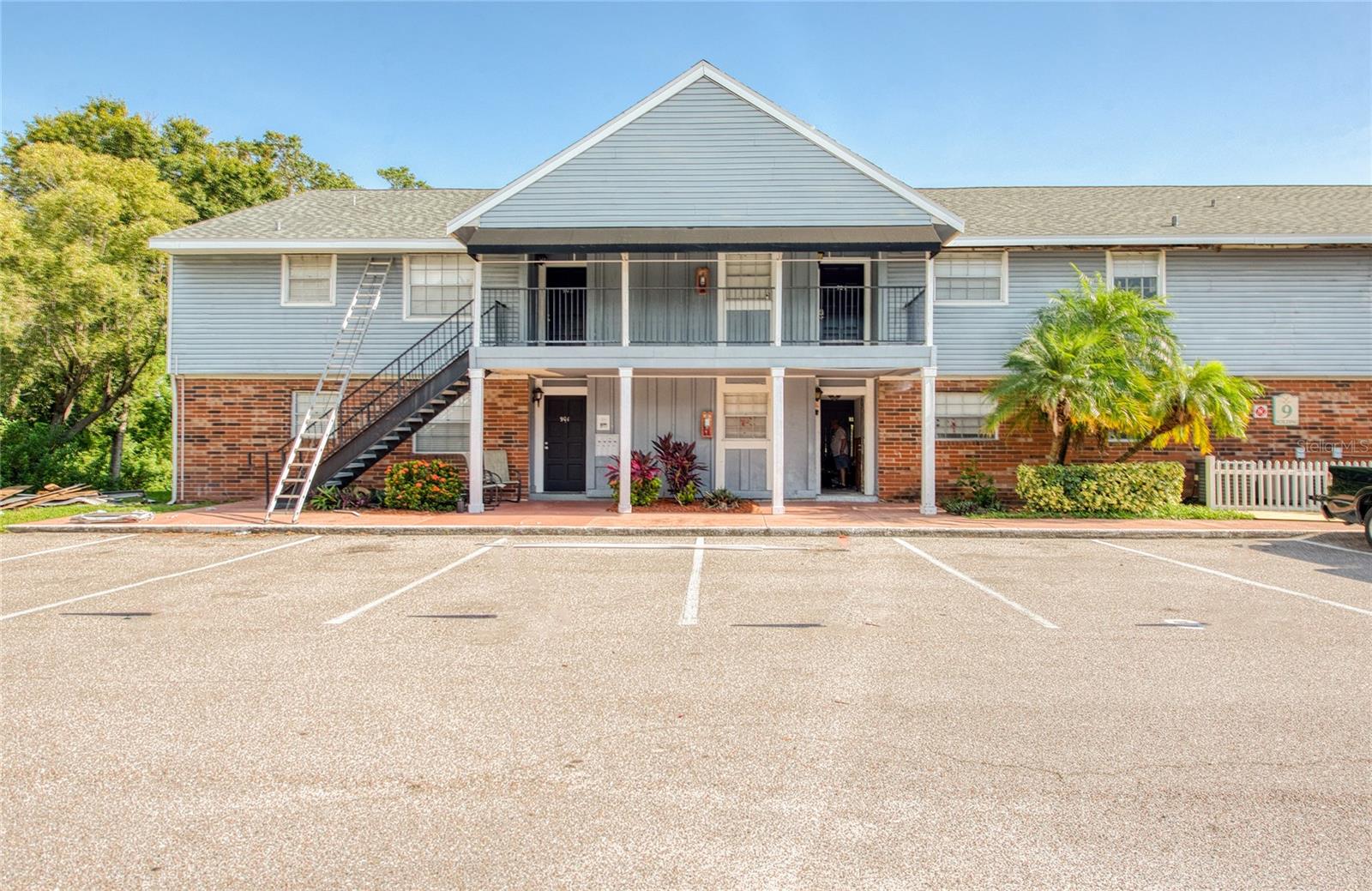 Image 2 of 18 For 200 Country Club Drive 903