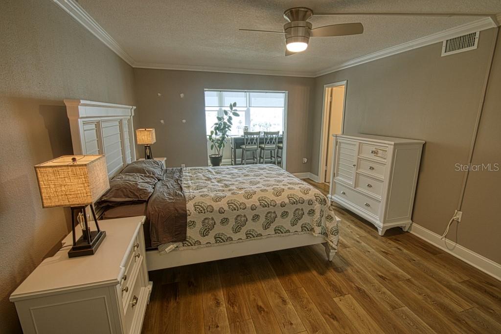 Image 11 of 17 For 4575 Cove Circle 602