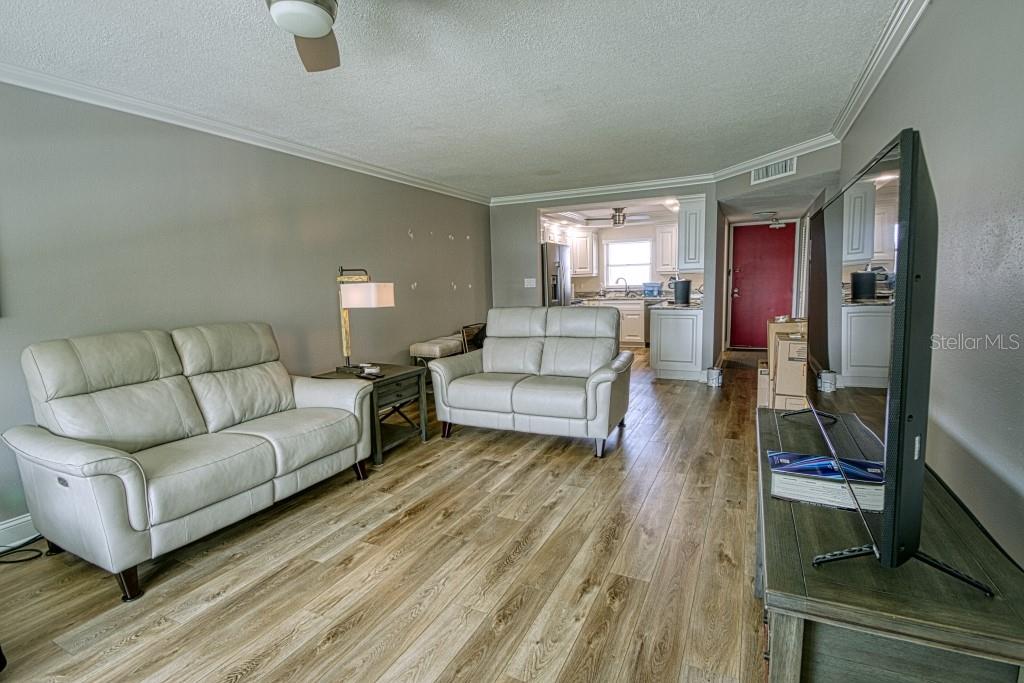 Image 13 of 17 For 4575 Cove Circle 602