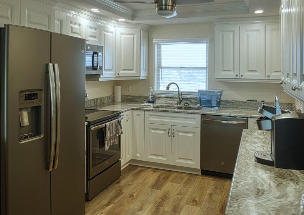 Image 3 of 17 For 4575 Cove Circle 602