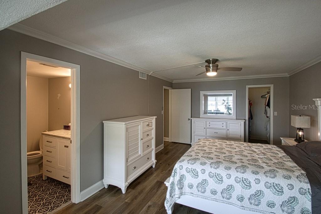Image 7 of 17 For 4575 Cove Circle 602