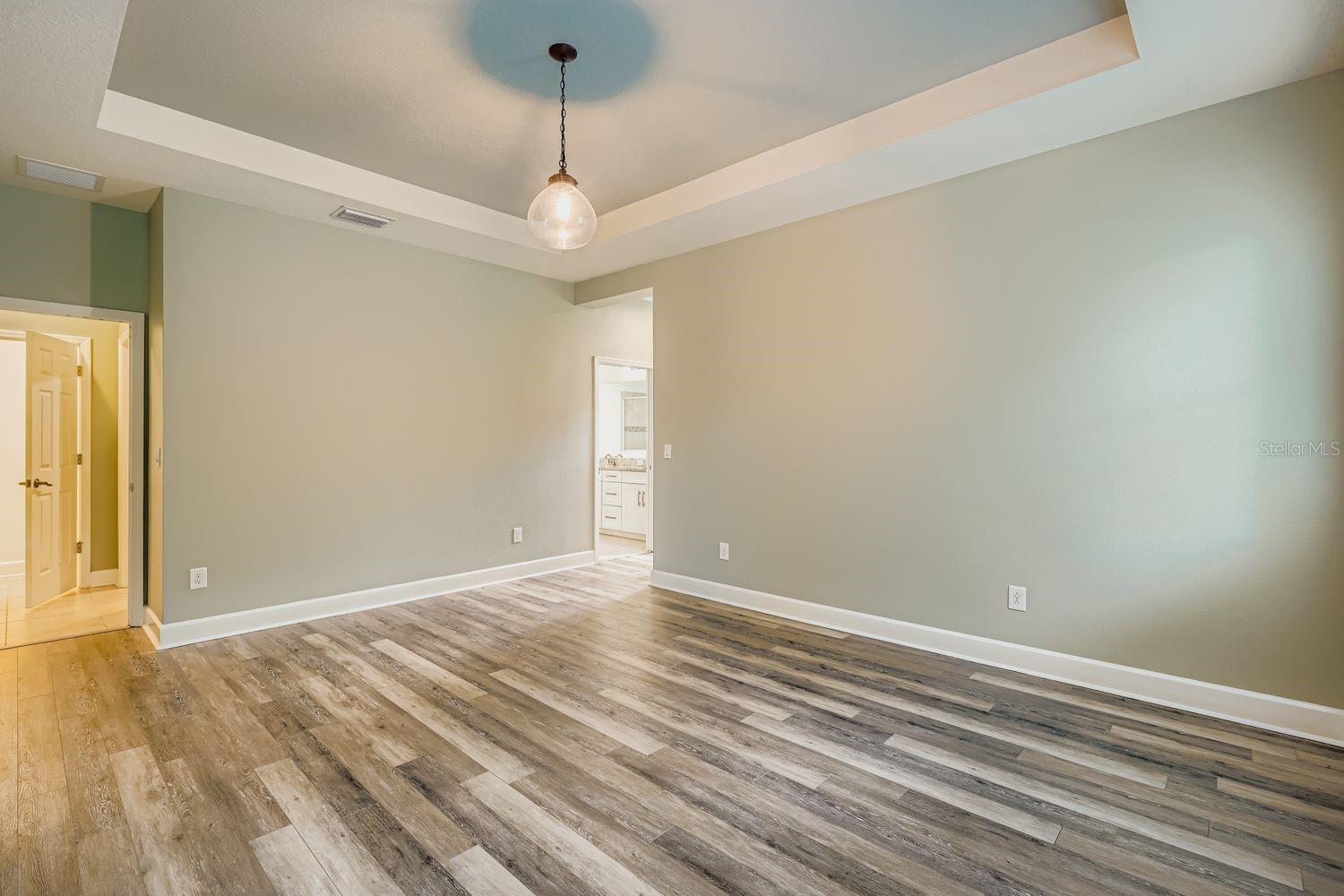 Image 17 of 31 For 5913 Chert Hill Lane