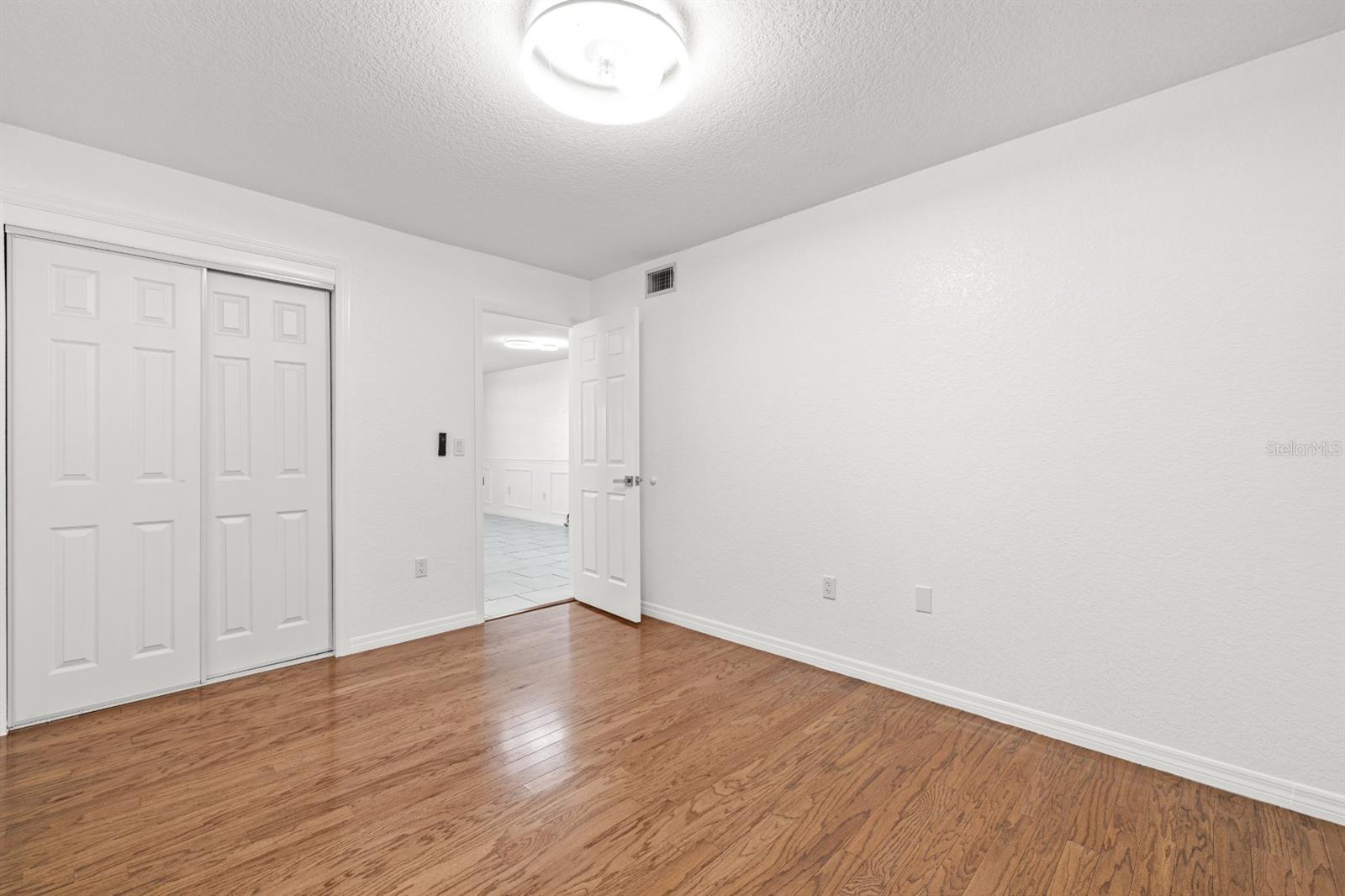 Image 11 of 29 For 2050 58th Avenue N 25