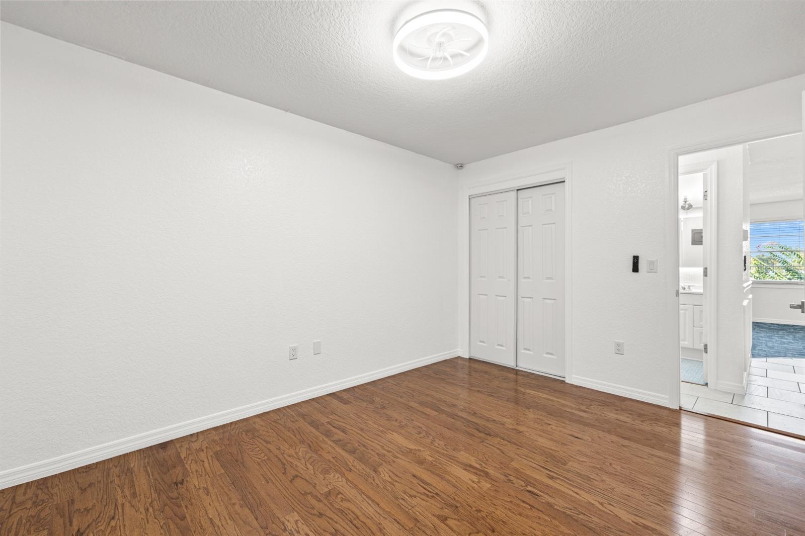 Image 13 of 29 For 2050 58th Avenue N 25