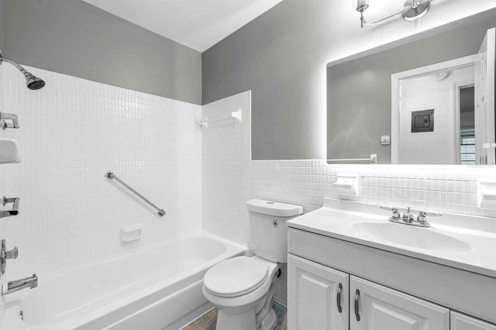 Image 14 of 29 For 2050 58th Avenue N 25