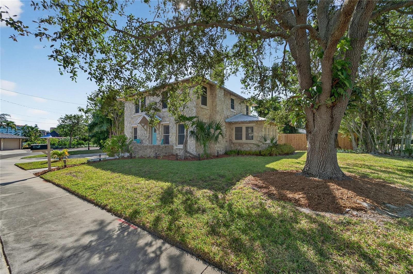 Image 10 of 89 For 1933 3rd Avenue W