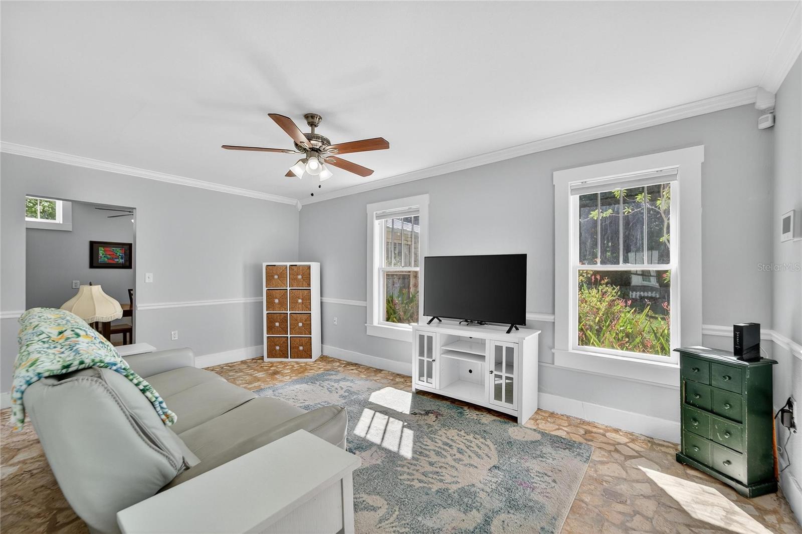 Image 17 of 89 For 1933 3rd Avenue W