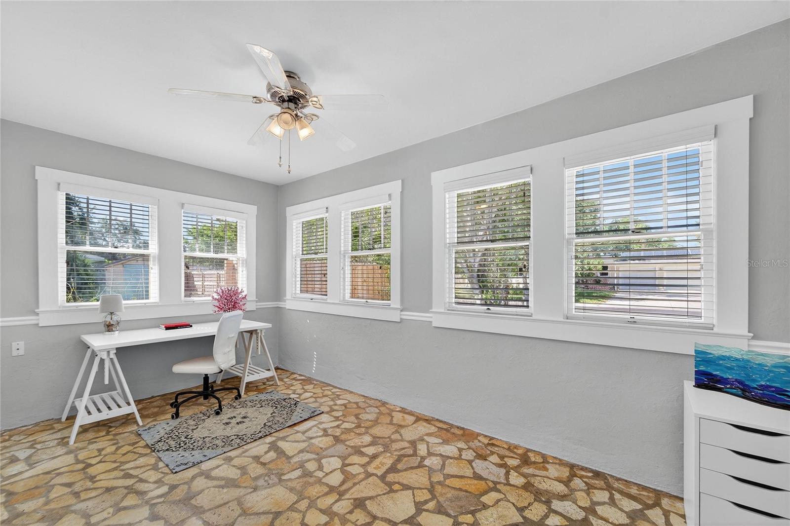 Image 19 of 89 For 1933 3rd Avenue W