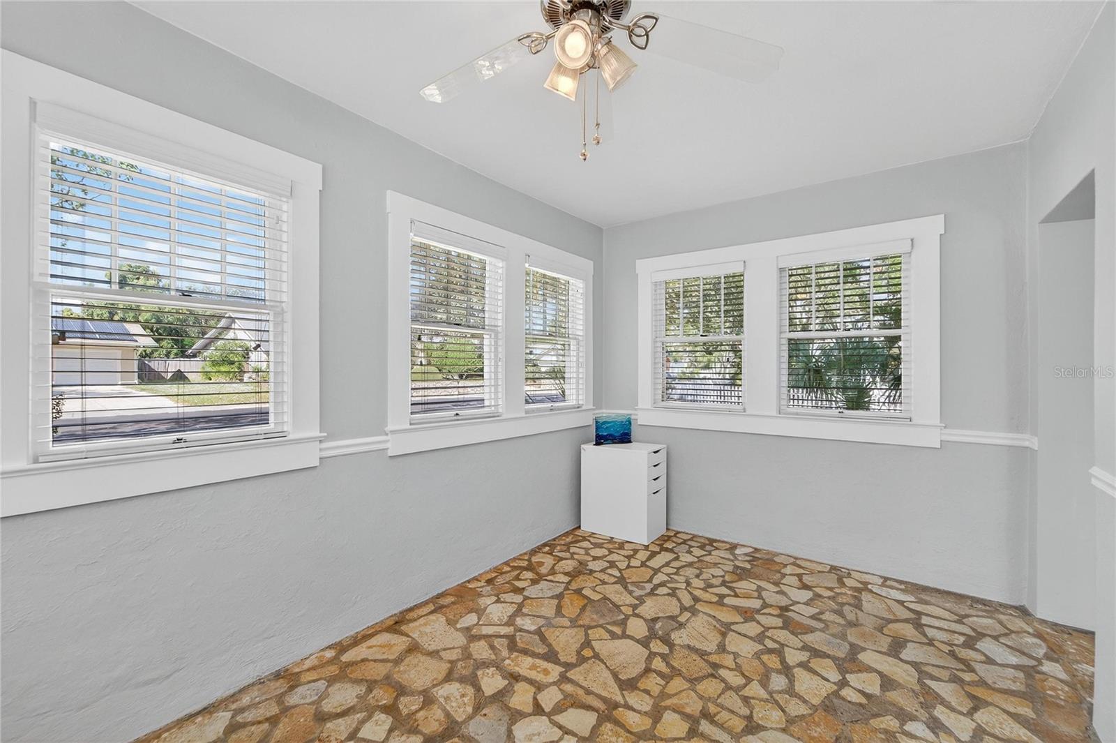 Image 20 of 89 For 1933 3rd Avenue W