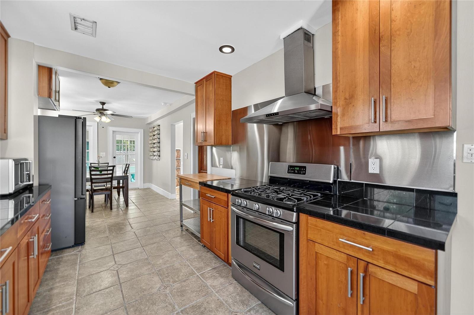 Image 22 of 89 For 1933 3rd Avenue W