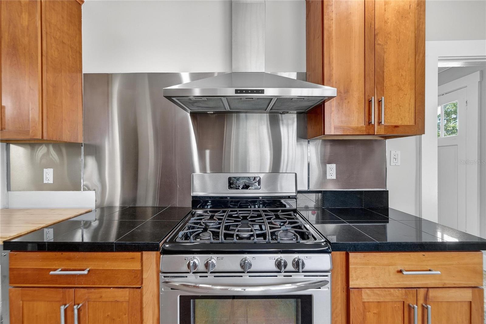 Image 24 of 89 For 1933 3rd Avenue W