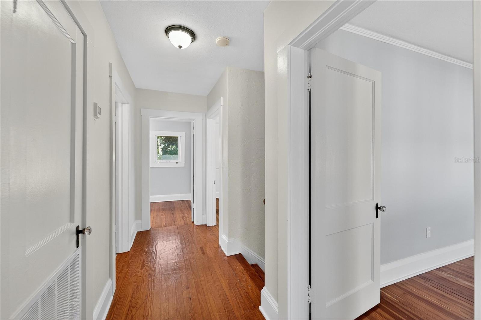 Image 31 of 89 For 1933 3rd Avenue W