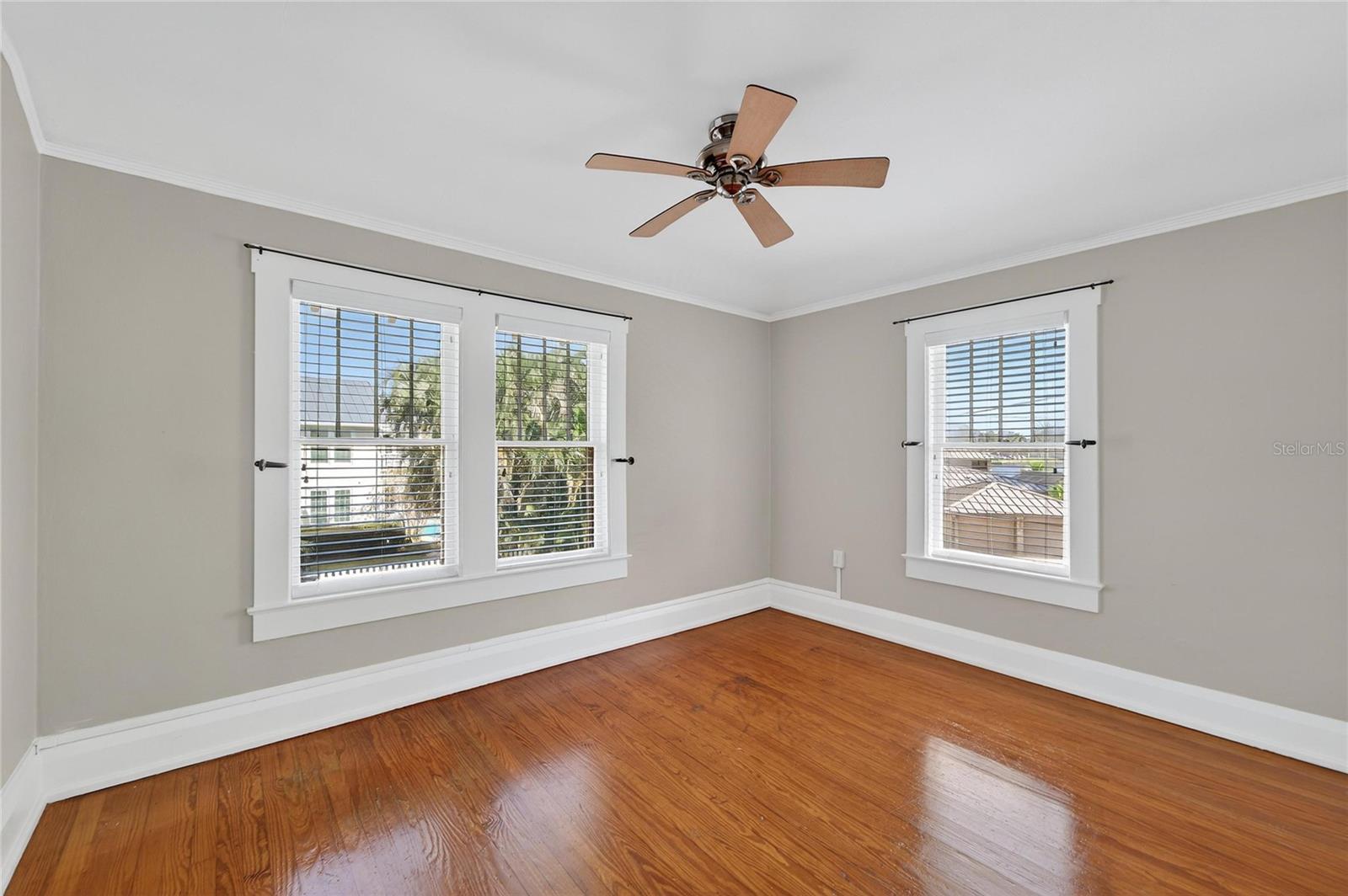 Image 37 of 89 For 1933 3rd Avenue W