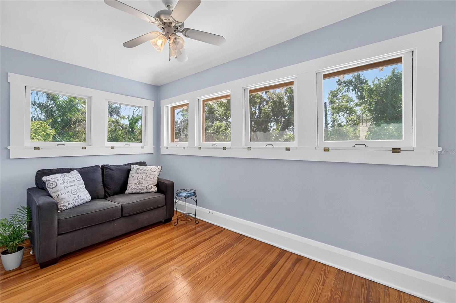 Image 43 of 89 For 1933 3rd Avenue W