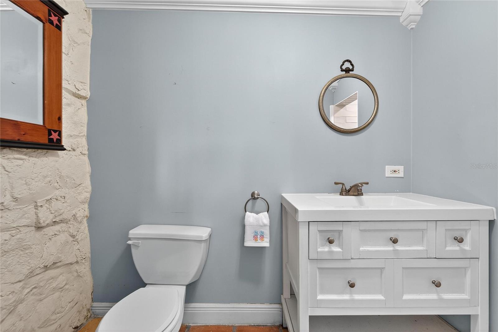 Image 51 of 89 For 1933 3rd Avenue W