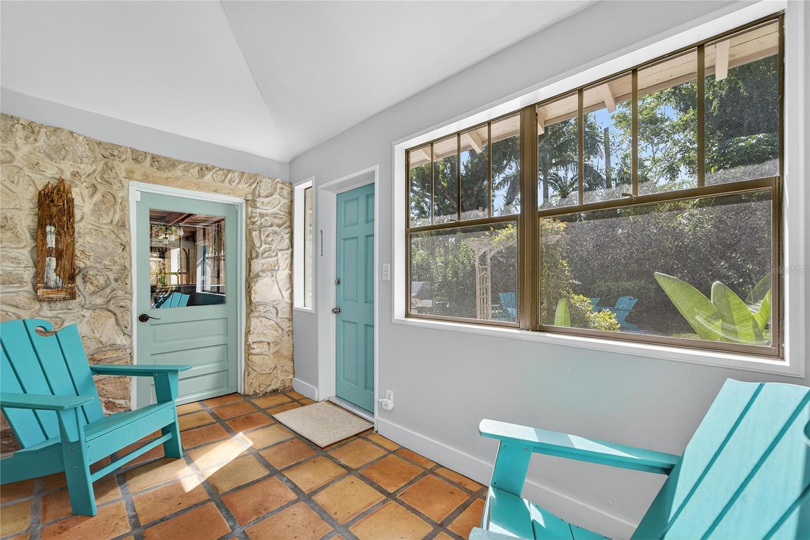 Image 56 of 89 For 1933 3rd Avenue W