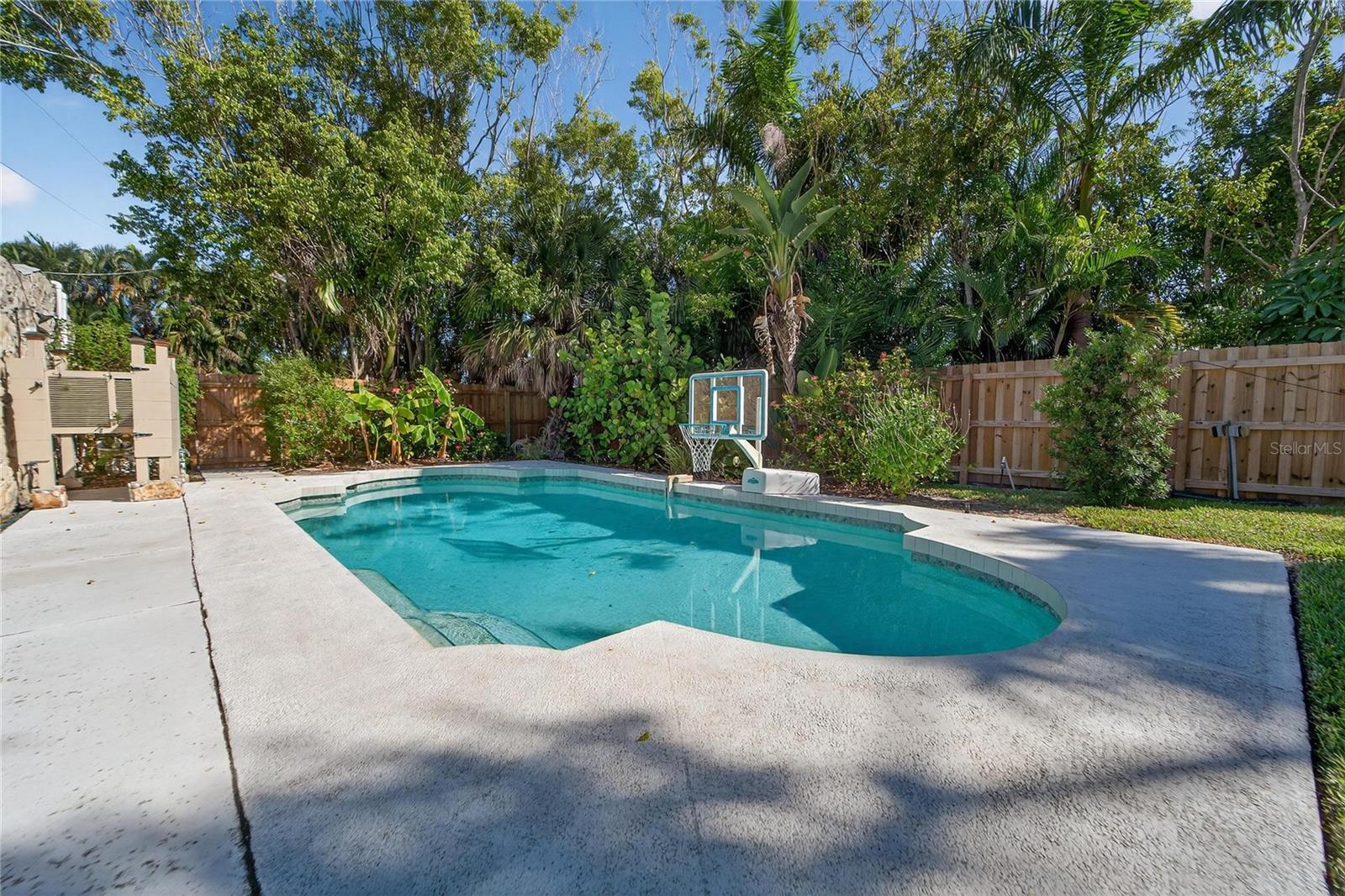 Image 60 of 89 For 1933 3rd Avenue W